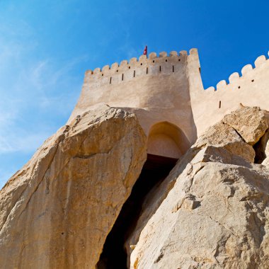 Umman muscat rock eski savunma fort battlesment gökyüzü ve
