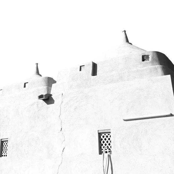 Dans oman muscat l'ancienne mosquée minaret et religion dans le ciel clair — Photo