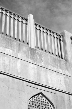 Umman muscat Teras eski kale ve bulutlu gökyüzü