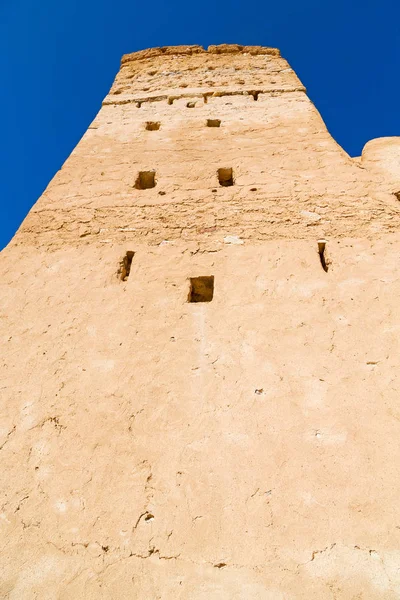 Dans oman muscat le vieux fort défensif battement ciel a — Photo