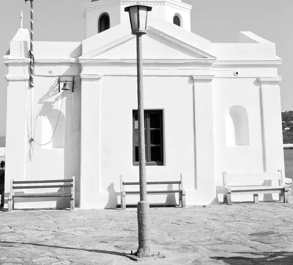 Mykonos gammal arkitekturen vit bakgrund cross i santo — Stockfoto
