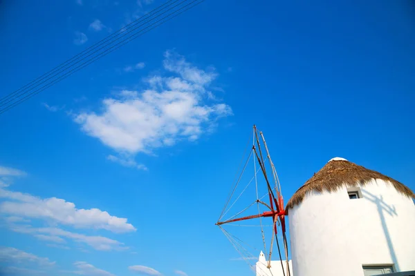 Gamle møller på santorini greece europe og himmelen – stockfoto