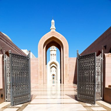 Umman muscat oteli eski Camii Minare ve din gökyüzü temizleyin