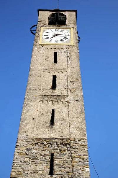 Cadrezzate abstrakt i Italien väggen och kyrkan — Stockfoto