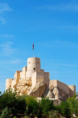 Umman muscat rock eski savunma fort battlesment gökyüzü ve