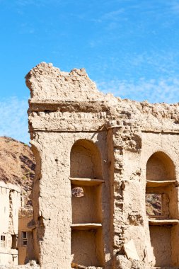 Umman eski ve bulutlu gökyüzü