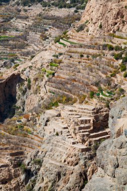 Umman eski dağ gorge ve kanyon derin bulutlu gökyüzü 