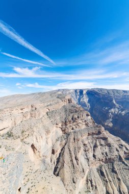 Umman eski dağ gorge ve kanyon derin bulutlu gökyüzü 