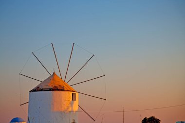  Eski değirmen santorini Yunanistan Avrupa ve gökyüzü