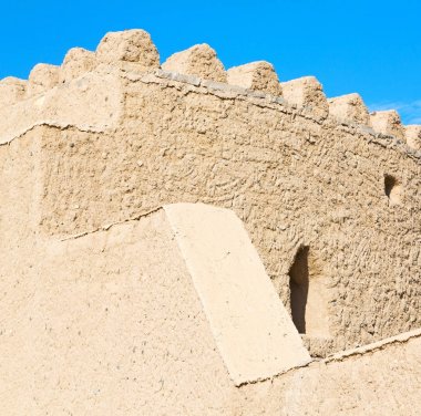 Kale savaşı gökyüzü ve Umman Muscat 'ın yıldız tuğlası eski savunma.  