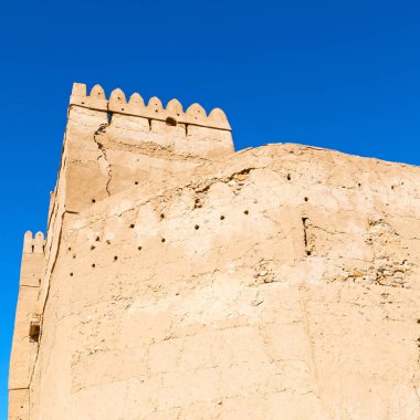 Kale savaşı gökyüzü ve Umman Muscat 'ın yıldız tuğlası eski savunma.  