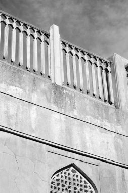 Umman muscat Teras eski kale ve bulutlu gökyüzü