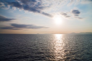Santorini hill Yunanistan günbatımı ve gökyüzü Akdeniz kırmızı