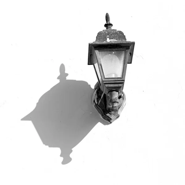 In oman de straat lamp — Stockfoto