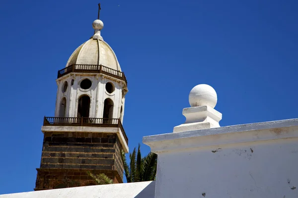 En teguise arrecife lanzjalá terraza iglesia campanario — Foto de Stock