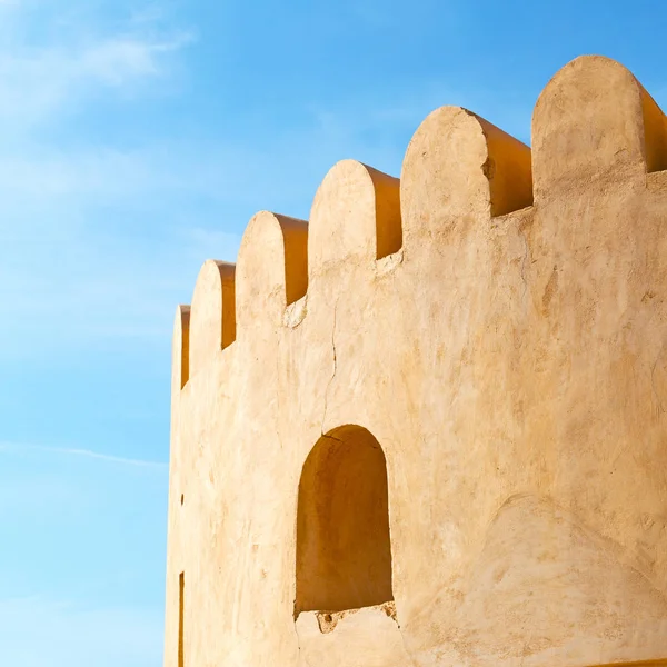 Dans oman muscat le vieux fort défensif battement ciel a — Photo