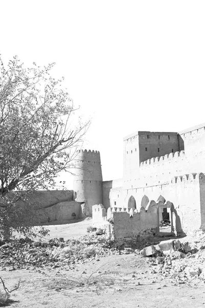 W oman, muscat stare niebo obronny fort battlesment — Zdjęcie stockowe