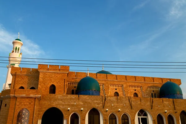 In oman muscat the old mosque minaret and religion in clear sky — Stock Photo, Image