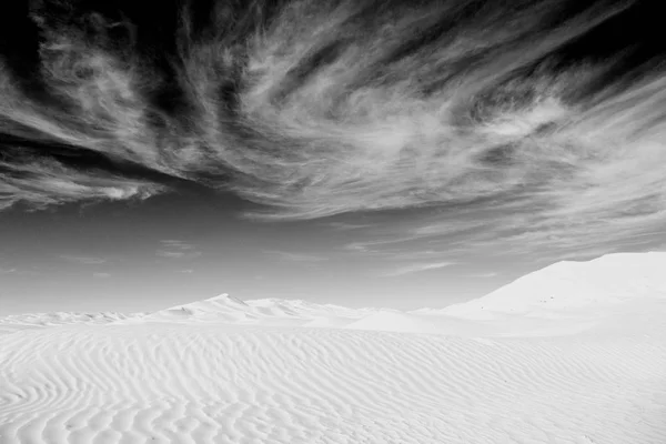 Em oman velho deserto esfregar al khali o quarto vazio e ao ar livre — Fotografia de Stock