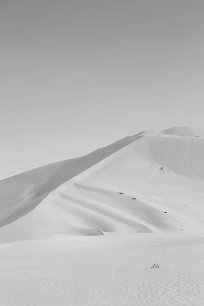 Em oman velho deserto esfregar al khali o quarto vazio e ao ar livre — Fotografia de Stock