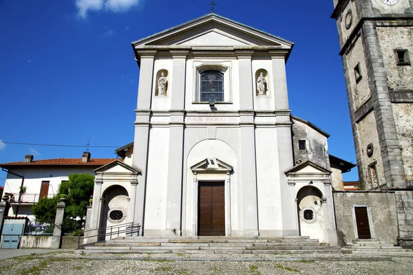 Sumirago abstrato em itália wal igreja torre sino ensolarado dia — Fotografia de Stock