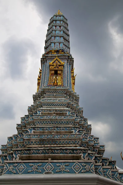 Thajsko bangkok chrám a barvy náboženství mozaika — Stock fotografie