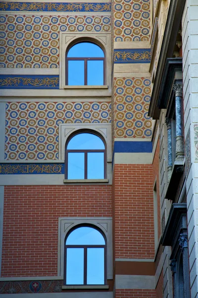 Wandfenster im Zentrum der Stadt Lugano Schweiz — Stockfoto