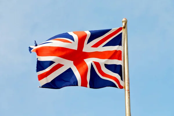 Acenando Bandeira Céu Azul Cor Britânica Onda — Fotografia de Stock