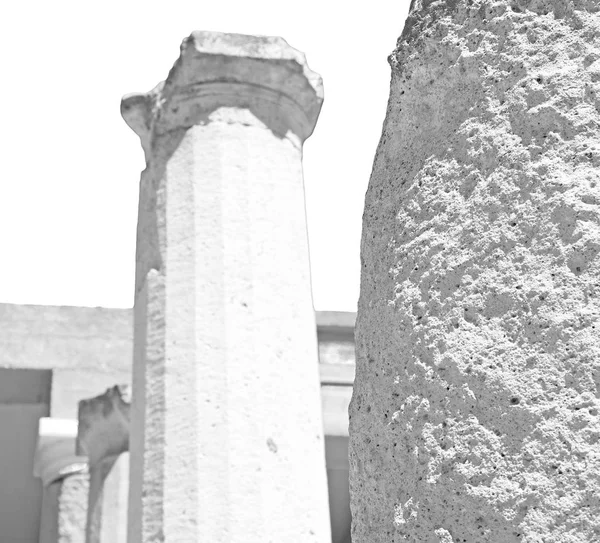 In  athens the      old column  stone  construction asia greece — Stock Photo, Image