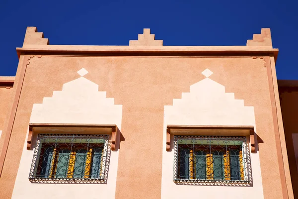 Window in morocco africa and old construction wal brick histori — Stock Photo, Image