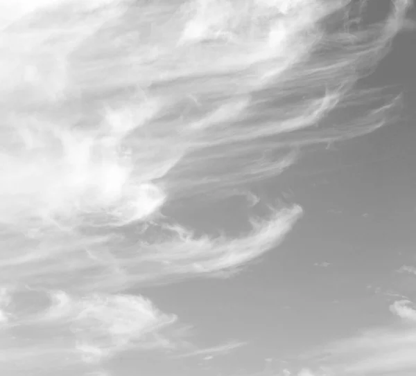 Em oman o céu nublado fofo e espaço vazio — Fotografia de Stock