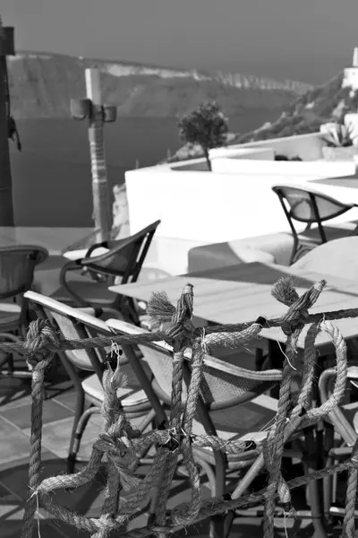 Hasır koltuk santorini Avrupa'nın Yunanistan eski Restoran sandalye ve — Stok fotoğraf