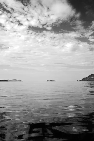 Europa Grécia Santorini Ilha Colina Rochas Praia Verão — Fotografia de Stock