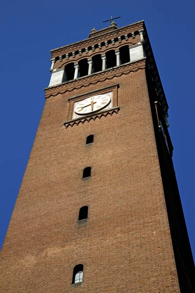 Castellanza staré abstraktní kostelní věž slunečný den — Stock fotografie