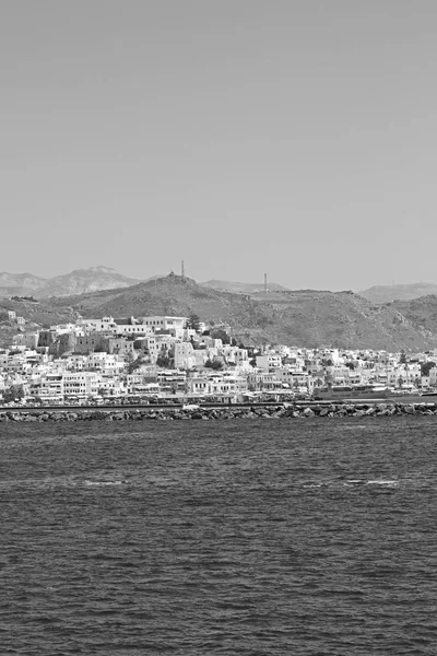 Historia vieja en el puerto de la isla de Cícladas y el barco santorini naksos — Foto de Stock
