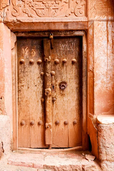 Em iran velha porta — Fotografia de Stock