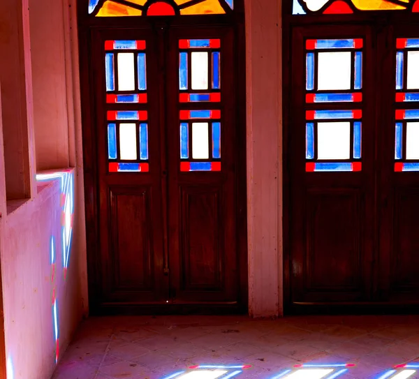 In iranischen Farben aus den Fenstern — Stockfoto