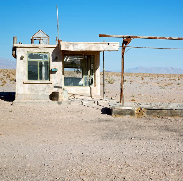 Em iran antigo posto de gasolina — Fotografia de Stock