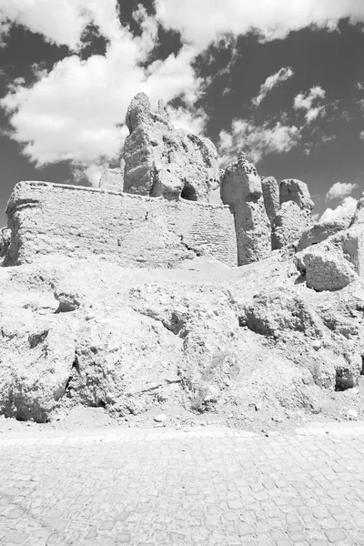 In iran  near the castle  brick — Stock Photo, Image