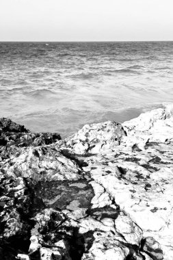 Umman sahil şeridi denizde okyanus Körfez rock ve plaj gökyüzü sakin ol