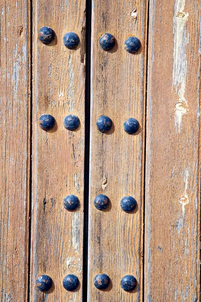 Unghia sporca vernice spogliata il legno marrone — Foto Stock