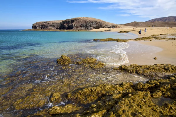 Les gens l'eau dans le littoral de Lanzarote — Photo