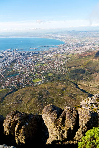 在南非开普镇城市天际线从桌山 — 图库照片