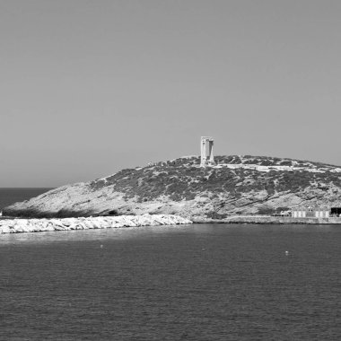 Akdeniz se tekne adalarından köpük ve köpük Yunanistan