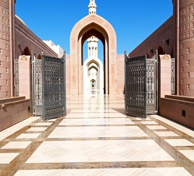 Umman muscat oteli eski Camii Minare ve din gökyüzü temizleyin