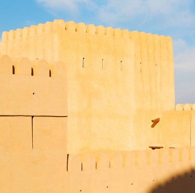 Umman Muscat eski savunma fort battlesment gökyüzü bir