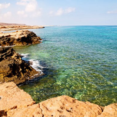 Umman sahil şeridi denizde okyanus Körfez rock ve plaj gökyüzü sakin ol