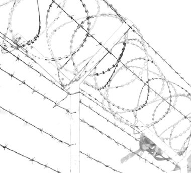 Umman barbwire içinde arka plan ve bulutlu gökyüzü