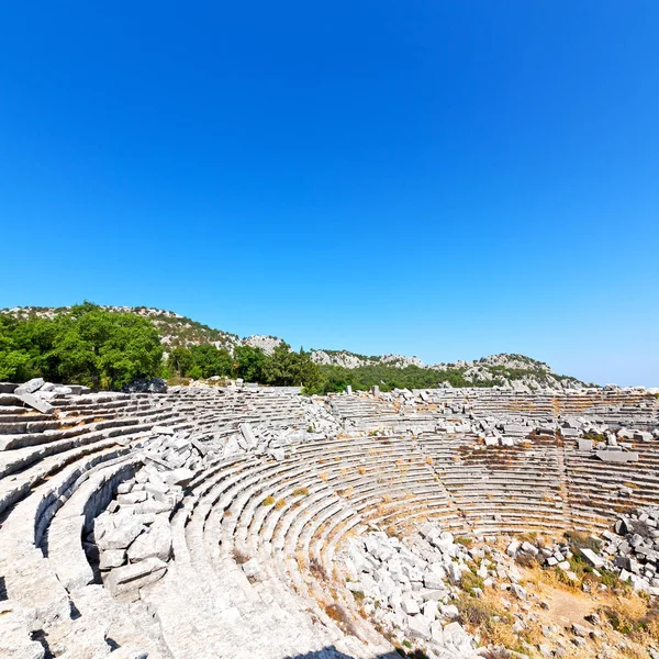 The old  temple and theatre in termessos antalya turkey asia sky — Stock Photo, Image