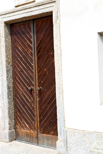 Detalhe na arquitetura italia o portão histórico — Fotografia de Stock